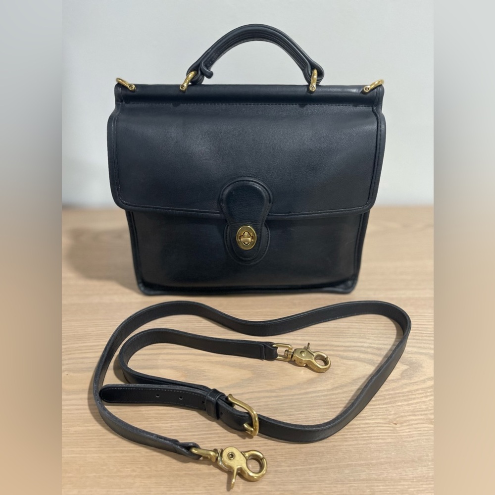 Vintage Coach satchel. Beautiful and elegant piece!!!! 10in./W by 9.5 in./H